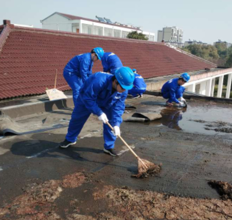 2019年3月18日，，，yl88858永利集团股份为七都镇敬老院漏水屋面进行全面修复！。